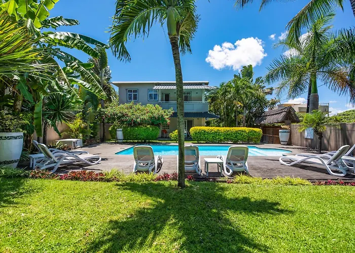 Studio With Spacious Balcony Shared Pool Garden
