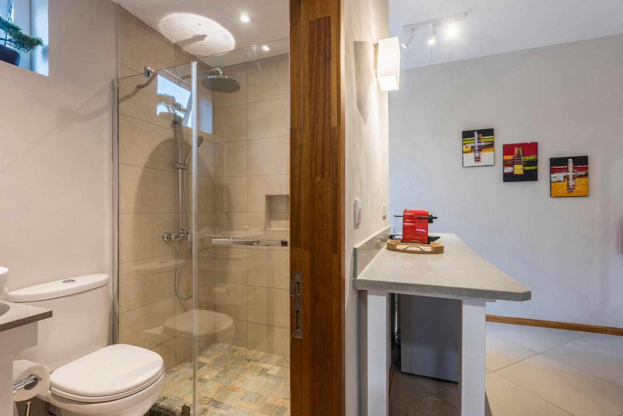 With Spacious Balcony Shared Pool Garden Apartment *