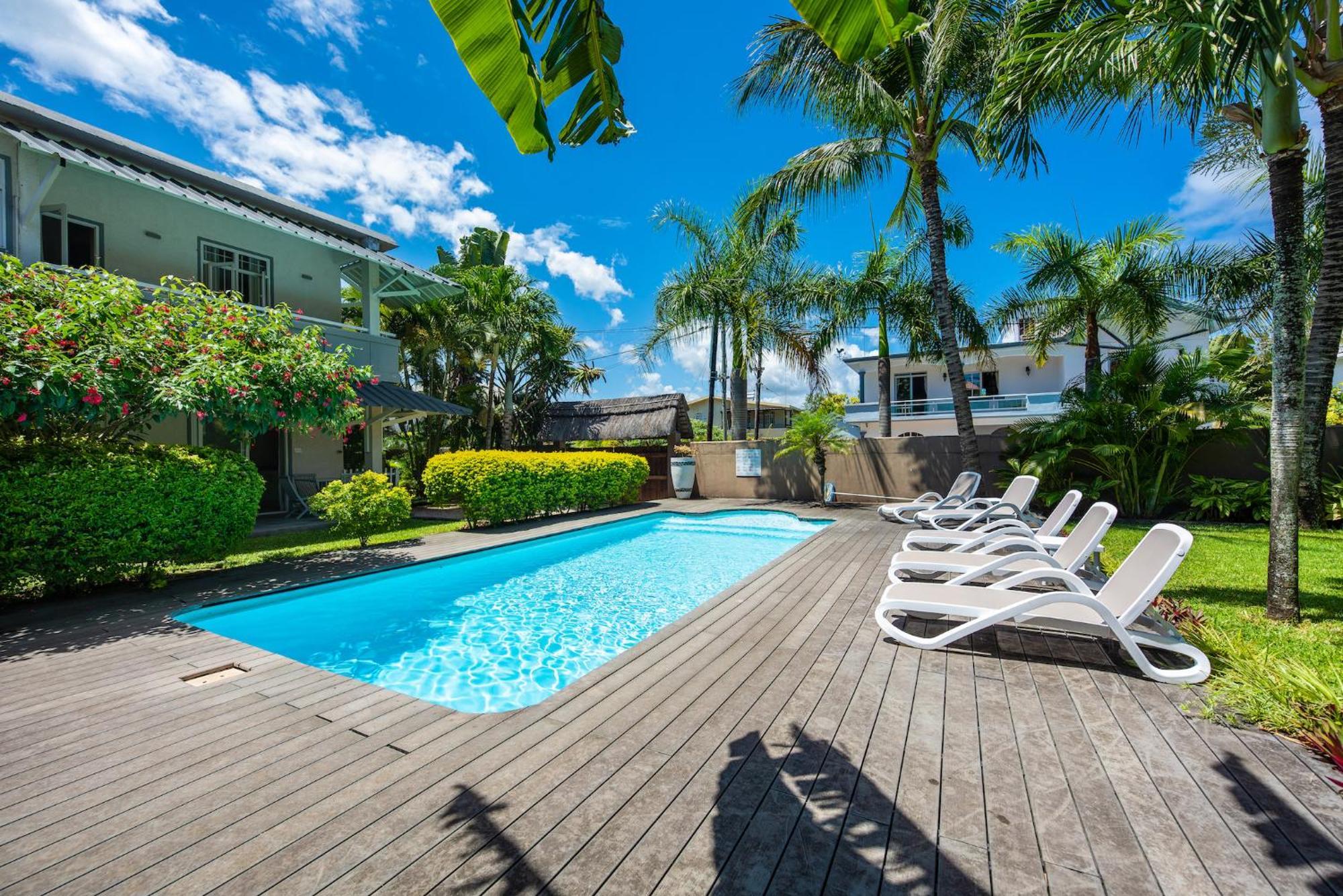 Apartment With Spacious Balcony Shared Pool Garden *