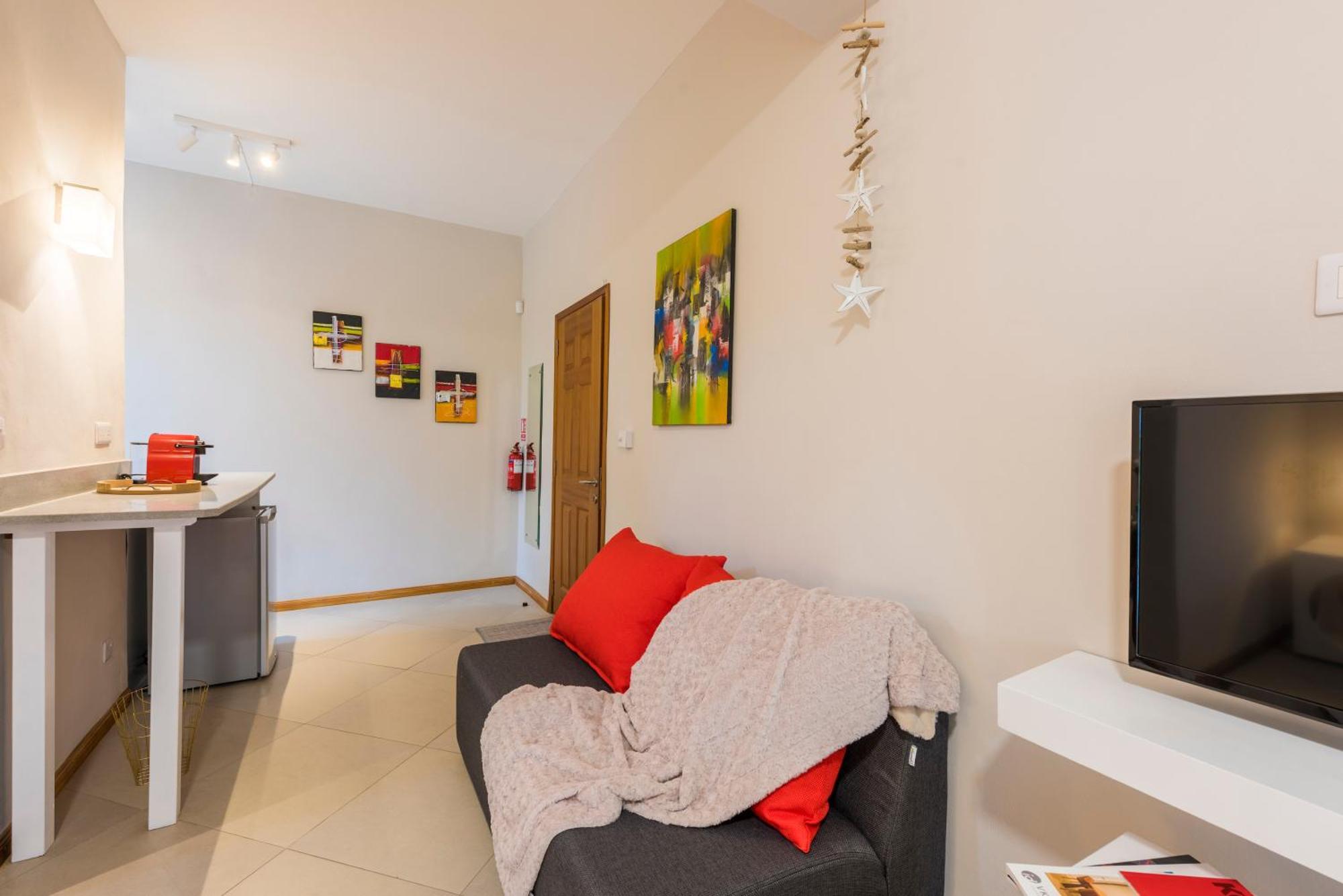 Apartment With Spacious Balcony Shared Pool Garden Grand Baie