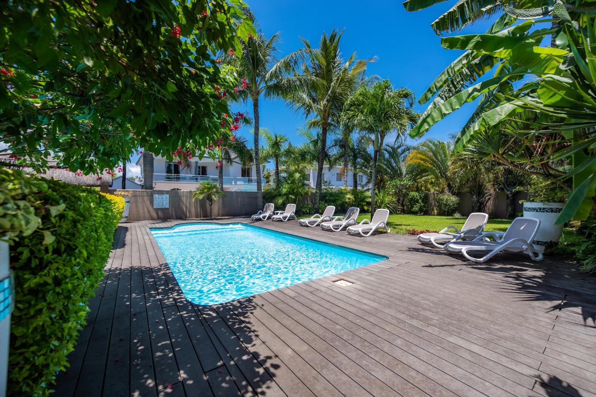Apartment With Spacious Balcony Shared Pool Garden