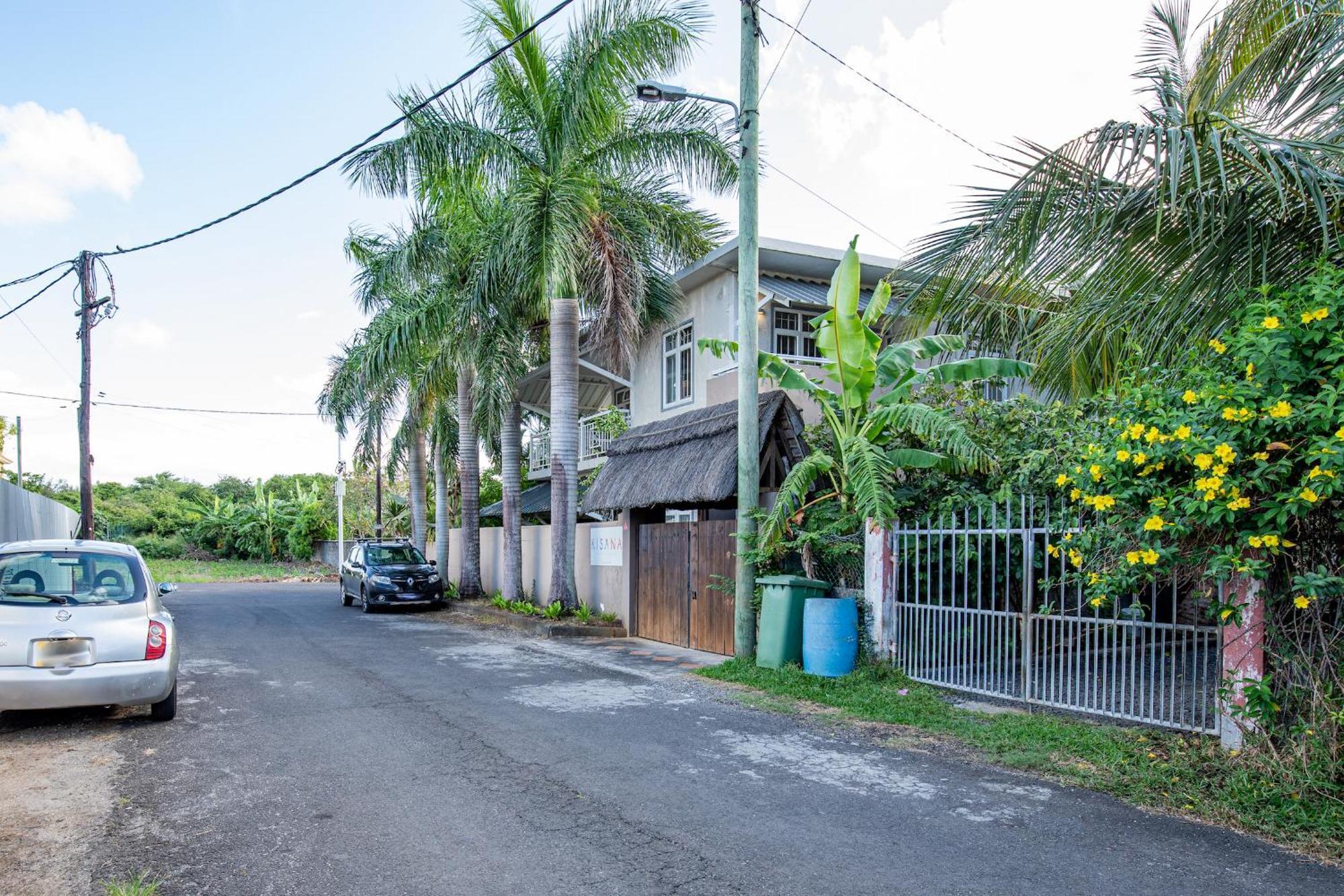 With Spacious Balcony Shared Pool Garden Apartmán
