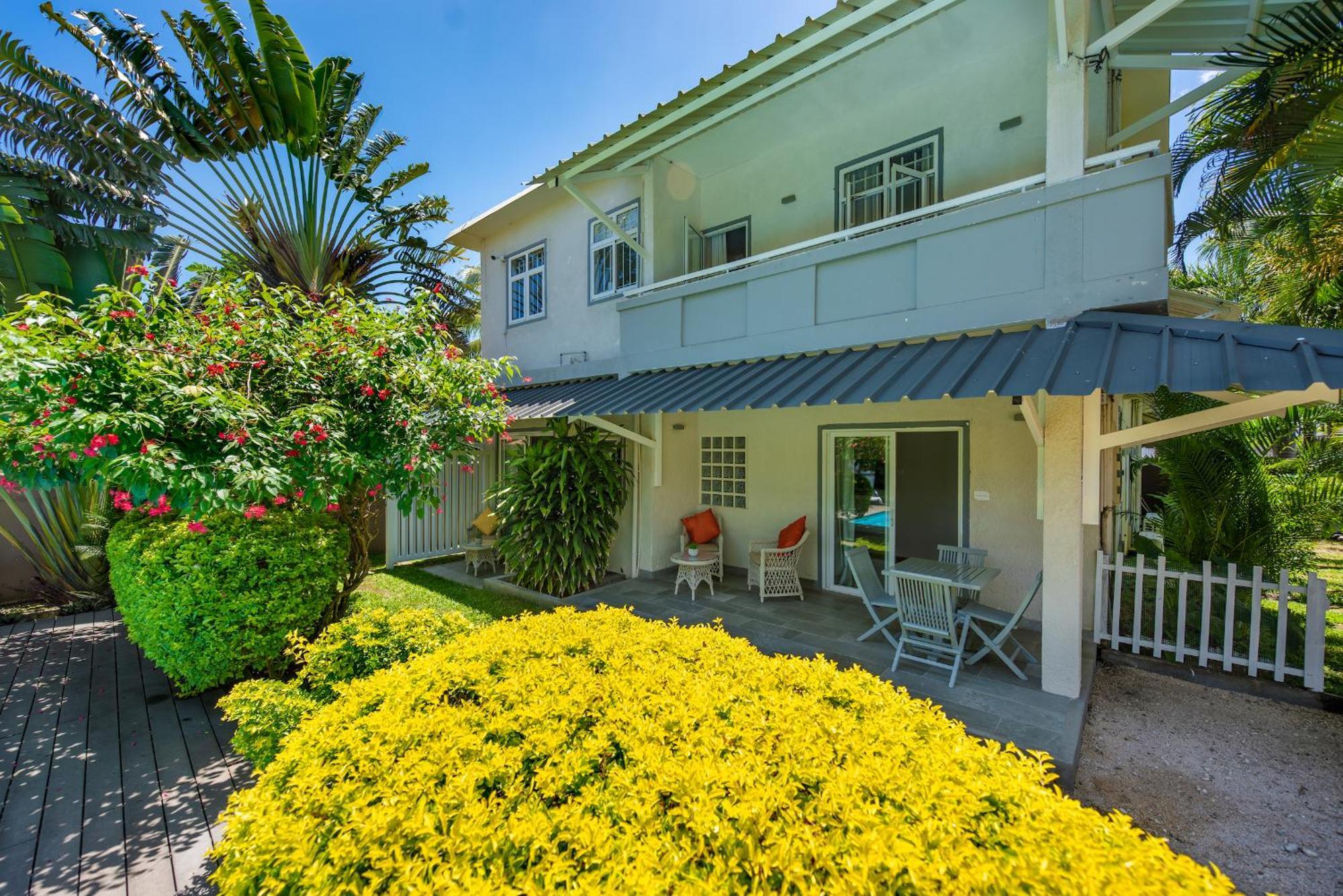With Spacious Balcony Shared Pool Garden Apartment